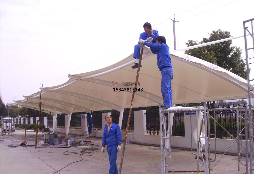 梅州商業(yè)廣場雨棚搭建