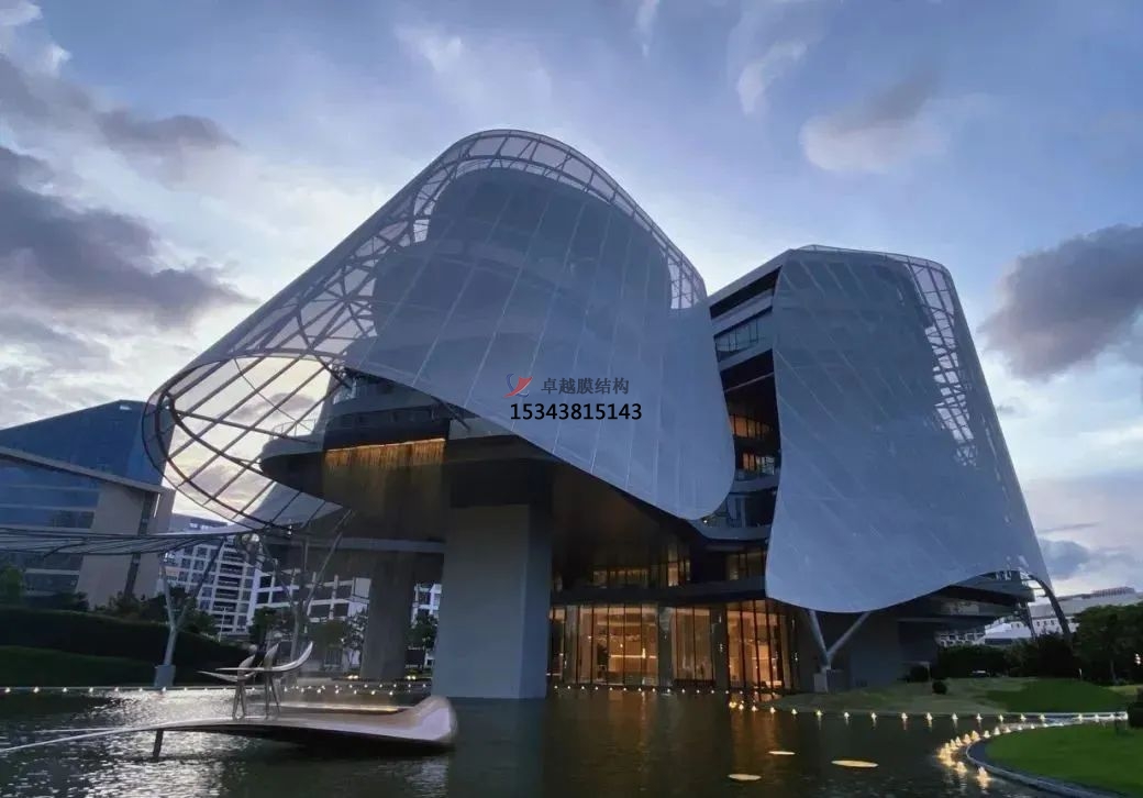 優(yōu)雅而懸浮，PTFE膜結構外立面建筑